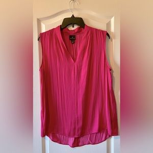 ⭐️Make an Offer⭐️ Classic round collar sleeveless blouse—Magenta (Large)
